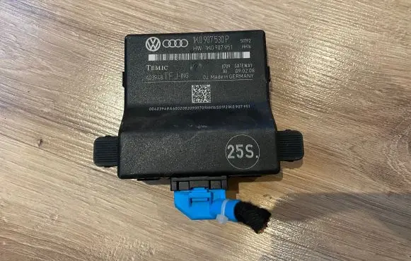 Skoda Octavia Mk2 (1Z) Gateway control module 1K0907530P 403948 1K0907951