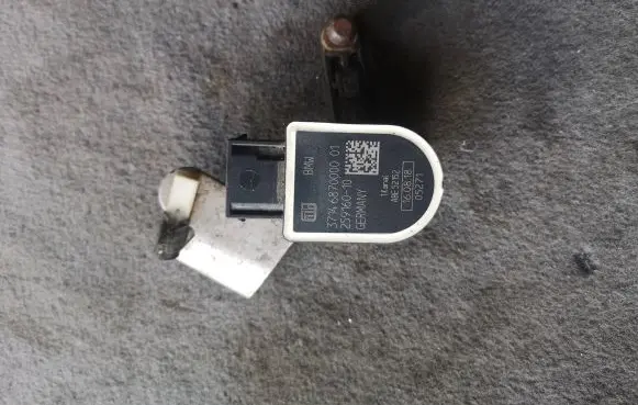 BMW 5 G30 G31 G38 Air suspension front height level sensor 25916010 6870000 ABE52152