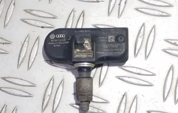 Volkswagen PASSAT B6 Tire pressure sensor 1K0907255A S122215001A L197VW2