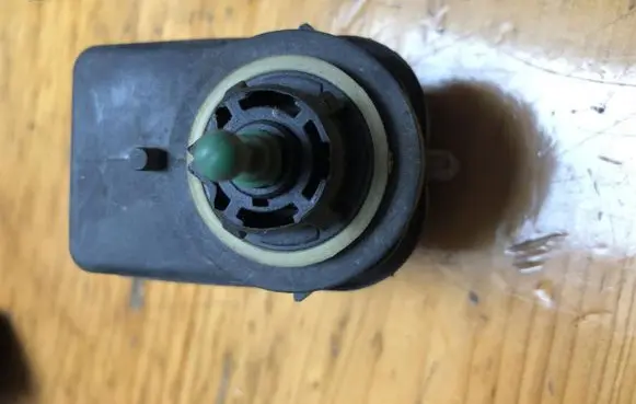 Toyota Avensis T250 Headlight level adjustment motor 