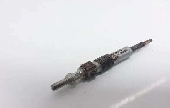 Volkswagen PASSAT B6 Glow plug N10591604 H56HG