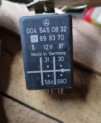 Mercedes-Benz E W124 Other relay 0045450832 898370 31130