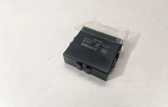 Lexus ES 250 - 300 - 330 Hand brake control module 8905048010