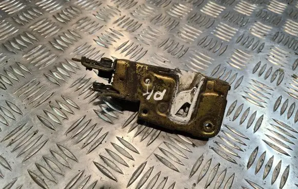 Volkswagen Transporter - Caravelle T4 Coupe door lock (next to the handle) 