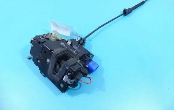 Volkswagen Polo IV 9N3 Front door lock 3B1837015AM IMPRK1348769