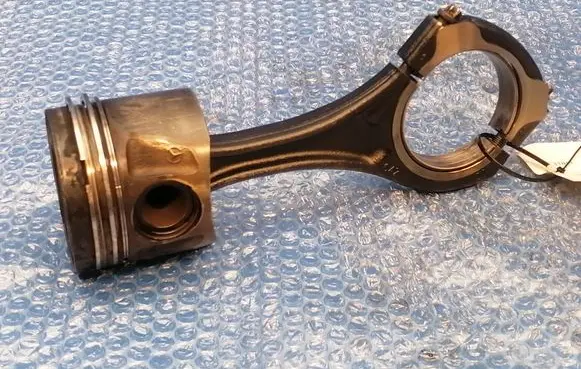 Mercedes-Benz E W212 Piston with connecting rod 8370B