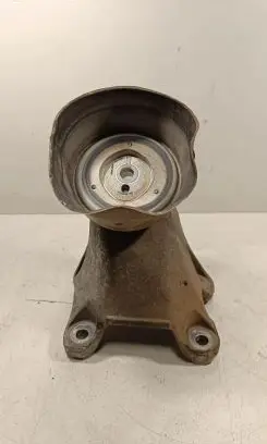 Engine mounting bracket