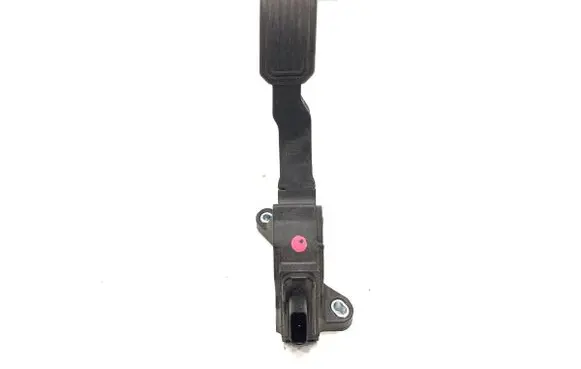 Accelerator throttle pedal
