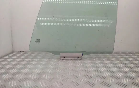 Rear door window glass