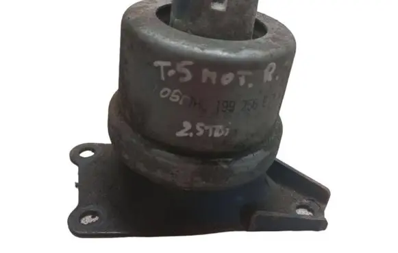 Volkswagen Transporter - Caravelle T5 Engine mount bracket 7H0199256E