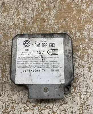 Volkswagen Golf III Airbag control unit/module W3T162718131