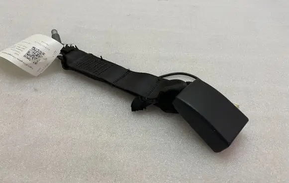 BMW 7 G11 G12 Rear seatbelt buckle 7435929