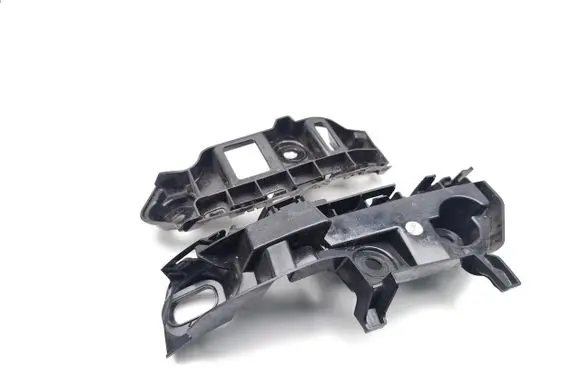 Rear bumper mounting bracket