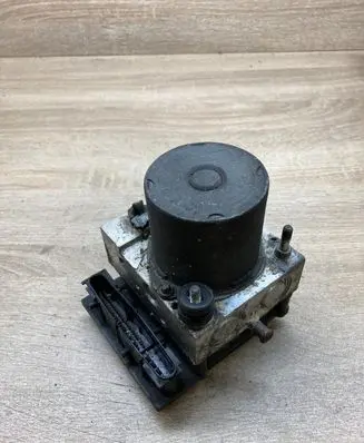 Toyota Corolla Verso E121 ABS Pump 445400F020