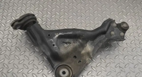 Mercedes-Benz Vito Viano W447 Front lower control arm/wishbone 18T13430