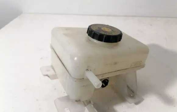 Lexus RX 450H Brake fluid reservoir 240520
