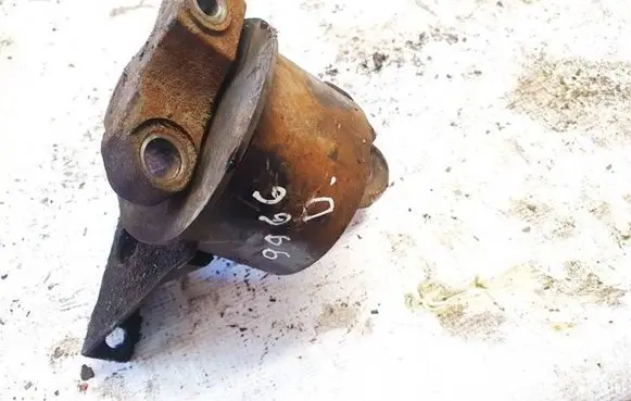 Engine mount bracket