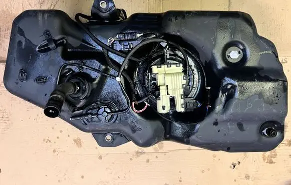 Mercedes-Benz ML W166 AdBlue liquid reservoir A1664703901