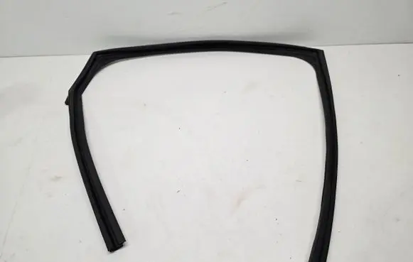 Nissan Qashqai J12 Rubber seal rear door window/glass 823306UA0C