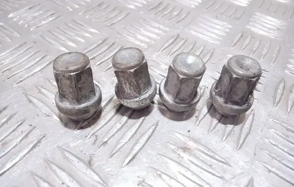 Jeep Patriot Nuts/bolts 