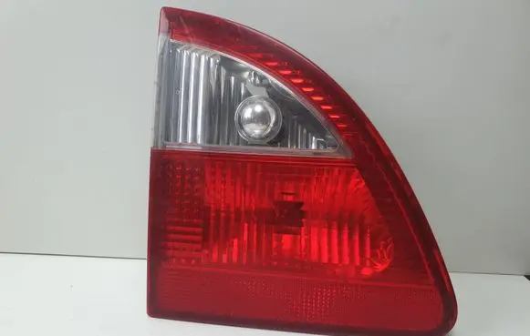 Tailgate rear/tail lights