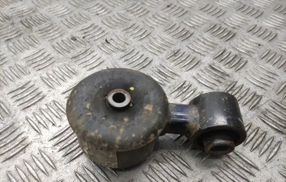 KIA Sorento Engine mount bracket