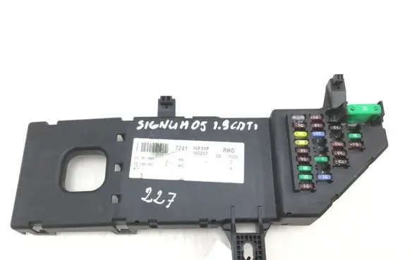Opel Signum Fuse module 13181984
