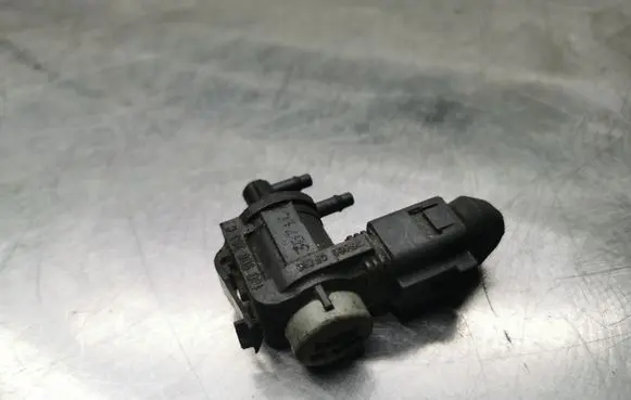 Audi A4 S4 B7 8E 8H Turbo solenoid valve 1J0906283C