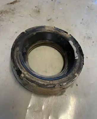 Jeep Grand Cherokee (WJ) Front coil spring rubber mount 
