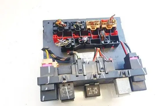 Volkswagen Jetta V Comfort/convenience module 3C0937049D F005V00525
