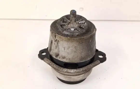 Engine mount bracket