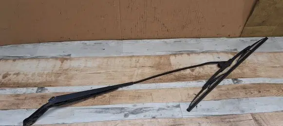 Skoda Octavia Mk1 (1U) Front wiper blade arm 1J1955410A 1J1955410