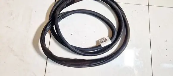 Fiat Croma Rubber seal front coupe door 