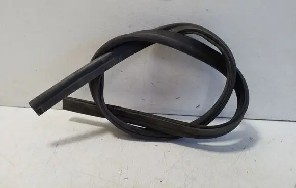 Volkswagen PASSAT B8 Engine compartment rubber 3G0823723