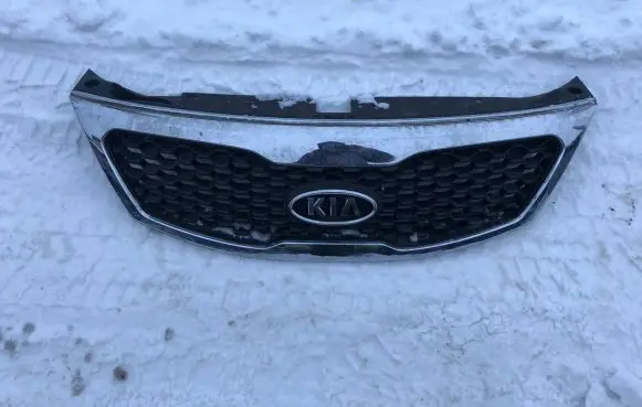 KIA Sorento Front bumper upper radiator grill