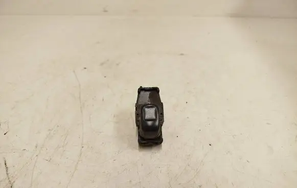 Volvo V70 Electric window control switch 8685288