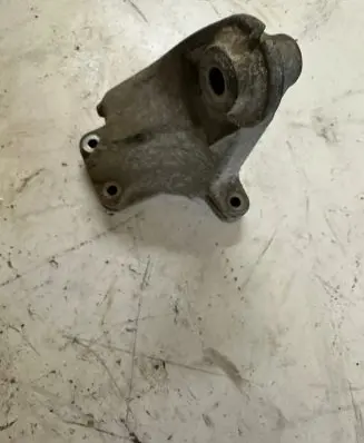 Mercedes-Benz E W213 Engine mounting bracket A6422237904