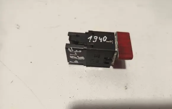 Volkswagen Tiguan Hazard light switch 5M0953509A 9751240 32705F
