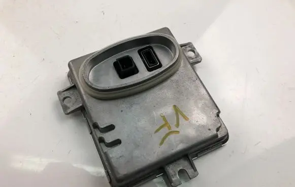 Volvo V70 Xenon control unit/module 6261110499