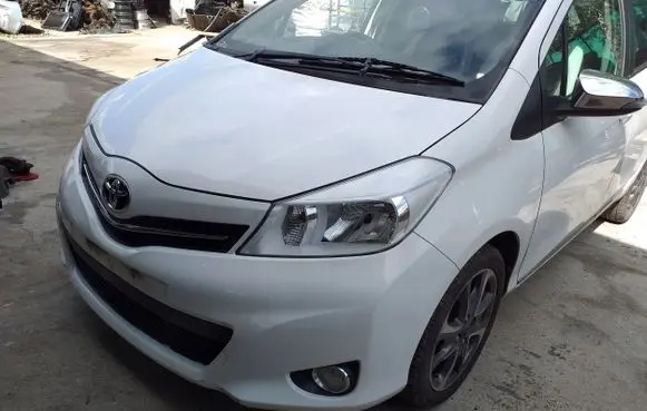 Toyota Yaris Front piece kit 
