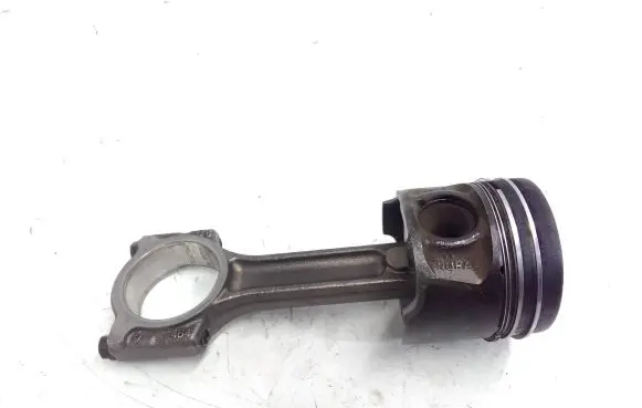 Nissan Qashqai Piston with connecting rod 7657X