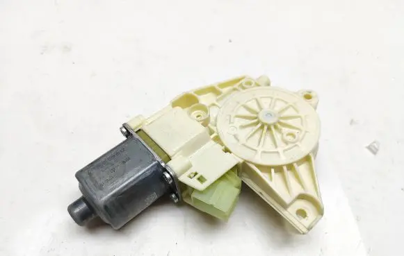 Mercedes-Benz E W212 Front door window regulator motor A2048200142 971219100