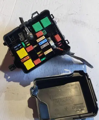 Peugeot 208 I Fuse box set 9671924480