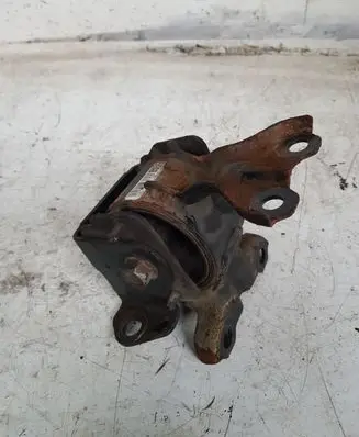 Dodge Caliber Engine mount bracket