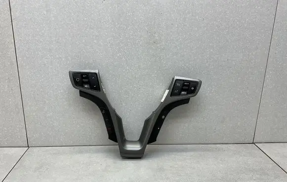 Hyundai i40 Steering wheel buttons/switches 967903Z610R