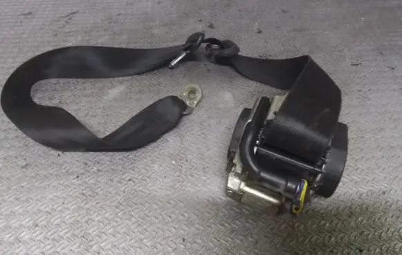 Skoda Octavia Mk2 (1Z) Front seatbelt 1Z0857702