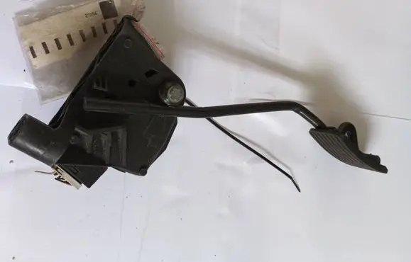 Opel Zafira A Accelerator throttle pedal 6PV00811500 9202343