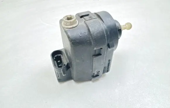 Headlight level adjustment motor
