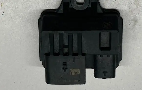 BMW 5 F10 F11 Glow plug pre-heat relay 7810856