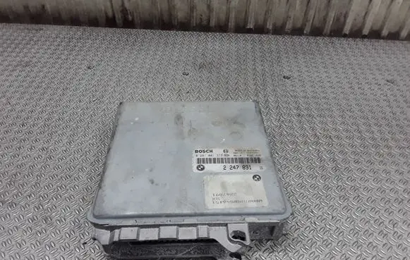 BMW 5 E39 Engine control unit/module 2247891 0281001373